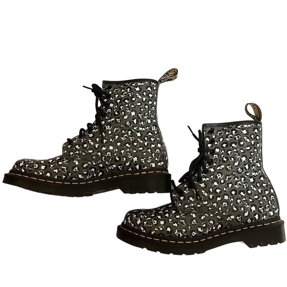 Dr. Martens 1460 Women’s Leopard Smooth Leather Lace Up Boot Combat Boots Size 7 - Picture 4 of 8